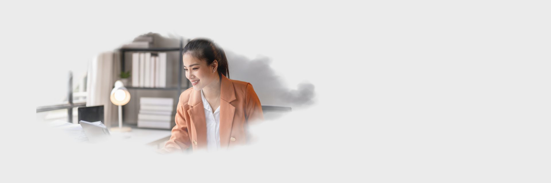 Khách hàng đang công tác tại Hành chính sự nghiệp_Banner desktop