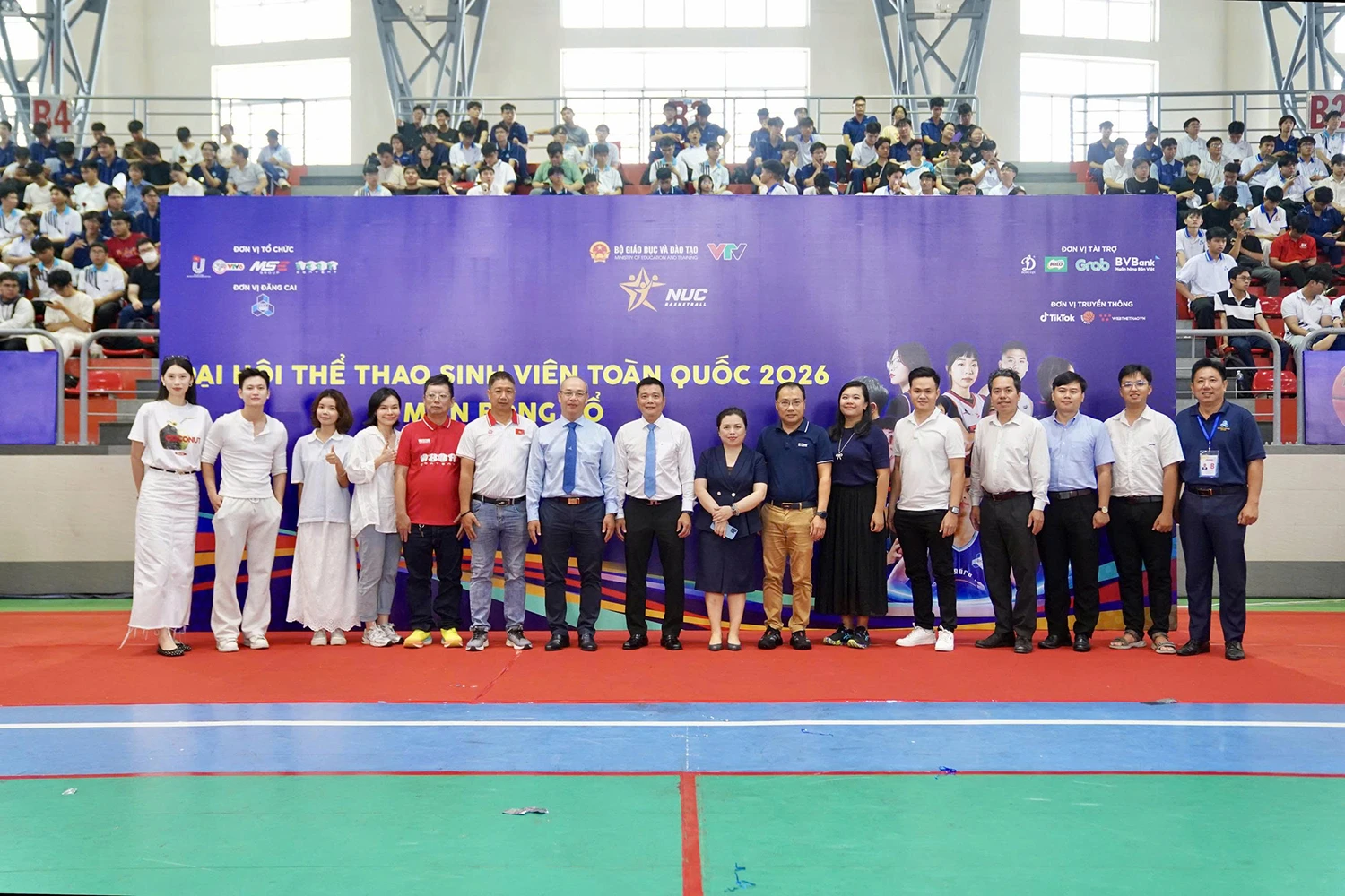 bvbank-cung-nuc-basketball-2026-sinh-vien-vuon-tam-4